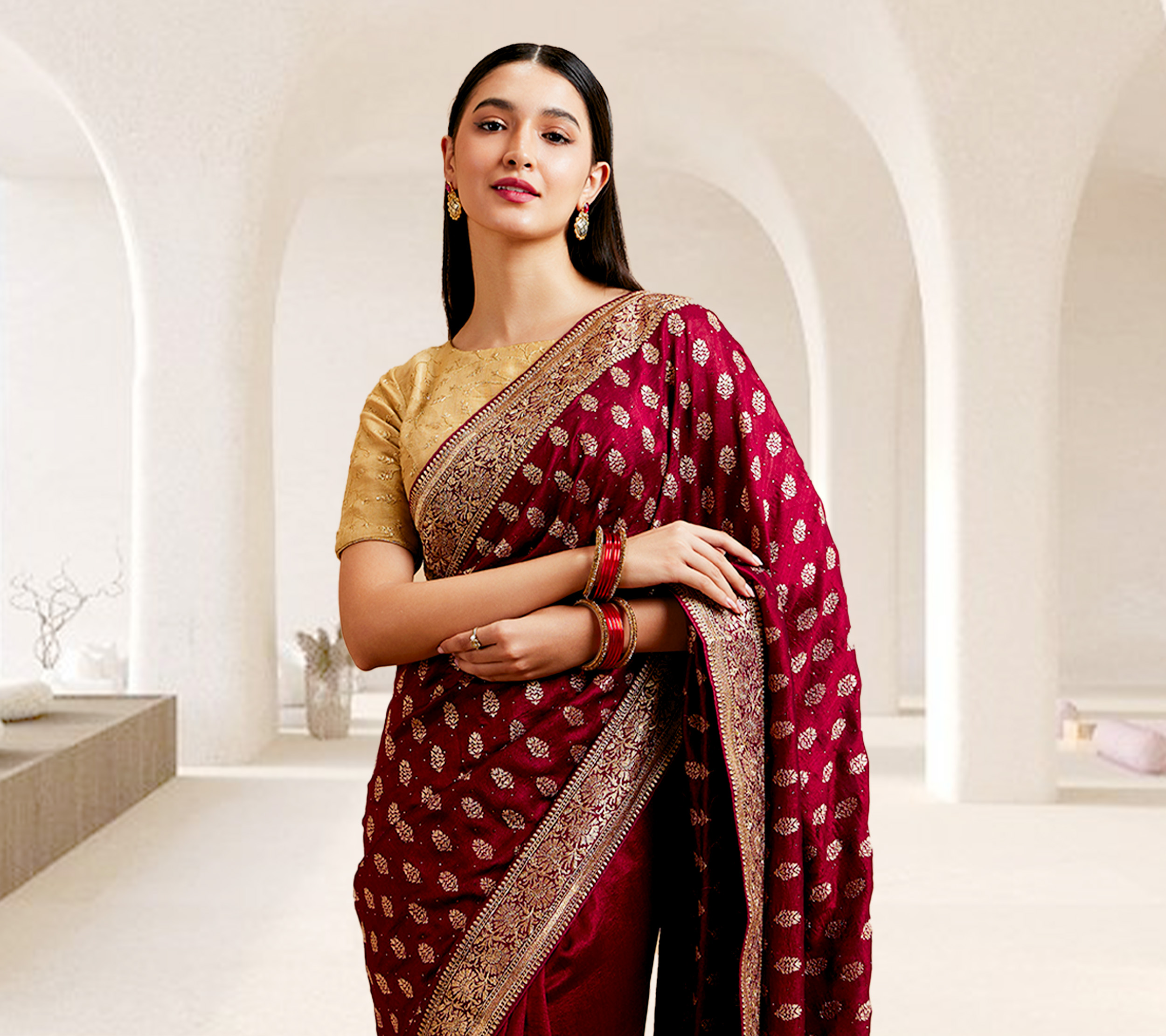 Chic Colour Combinations for Saree And Blouse To Make You Shine