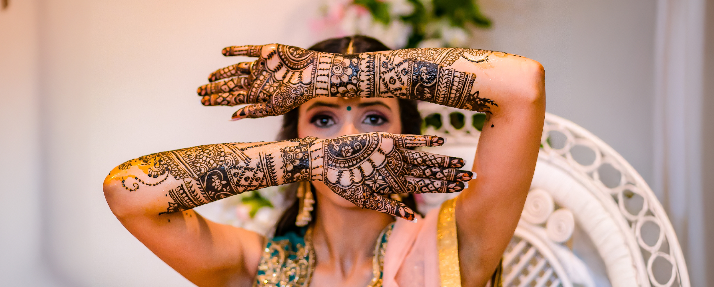 Bride flaunting her mehendi